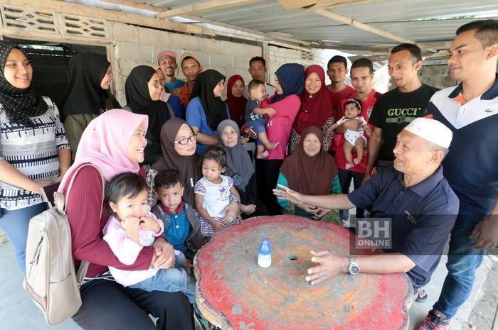 Kakek 72 tahun, Che Ahmad yang punya belasan istri.