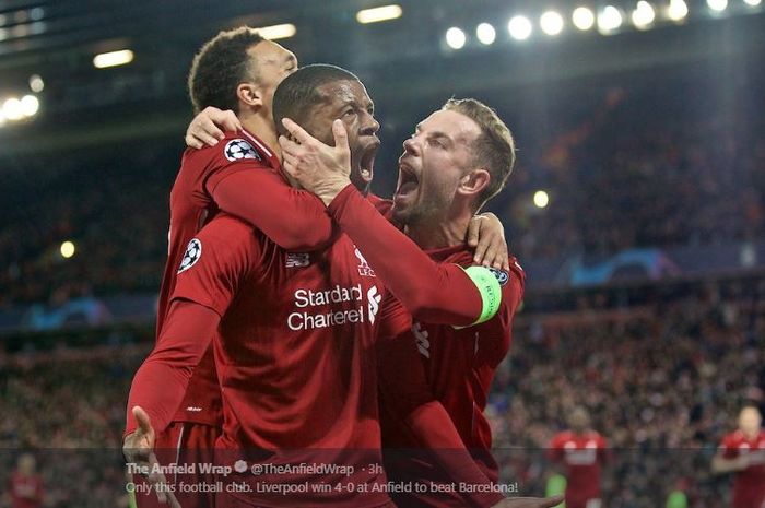 Trio Liverpool, Georginio Wijnaldum (tengah), Jordan Henderson (kanan), dan Trent Alexander-Arnold (kiri) merayakan gol ke gawang Barcelona, dalam laga leg kedua semifinal Liga Champions di Stadion Anfield, 7 Mei 2019.