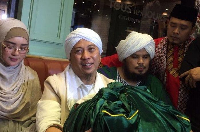 Arti Mimpi Melihat Bintang Jatuh Ternyata Sebagai Pertanda Baik Opick Pernah Mengalaminya Sebelum Diamanahi Sehelai Rambut Nabi Muhammad Saw Arti Mimpi Melihat Bintang Jatuh Ternyata Sebagai Pertanda Baik Opick Pernah Mengalaminya Sebelum Diamanahi Sehelai Rambut Nabi Muhammad Saw