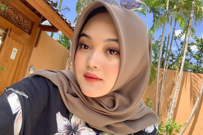 Anak Komedian Sule, Putri Delina Pakai 5 Model Tunik yang