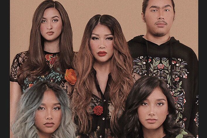 Mana Lebih Mirip Ini Potret Kemiripan Wajah Titi Dj 4 Anaknya Semua Halaman Cewekbanget