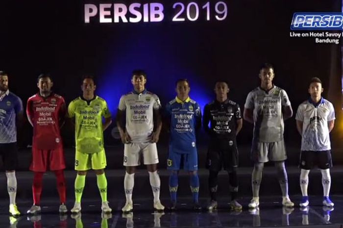 Penampakan jersey baru yang akan dipakai oleh Persib di Liga 1 2019 dan dirilis di acara Launching Persib di Hotel Savoy Homan, Bandung, Sabtu (11/5/2019).