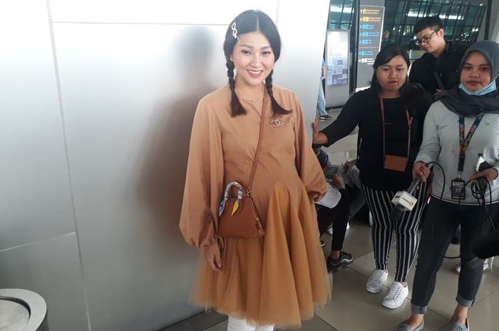 Sarwendah saat ditemui Grid.ID di kawasan Bandara Internasional Soekarno Hatta, Tangerang, Banten, Jumat (10/5/2019).