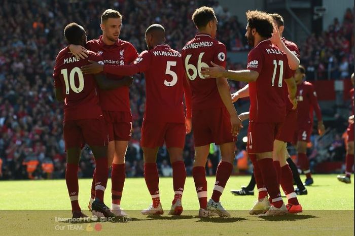 Para pemain Liverpool merayakan kemenangan 2-0 atas Wolverhampton Wanderers pada pekan ke-38 Liga Inggris di Stadion Anfield, 12 Mei 2019.