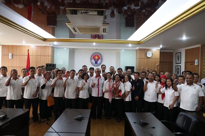 Sejumlah karyawan KONI bertemu dengan Sesmenpora Gatot S Dewabroto soal keterlambatan gaji sejak Januari 2019 di Kantor Kemenpora, Senayan, Jakarta, Senin (13/5/2019).