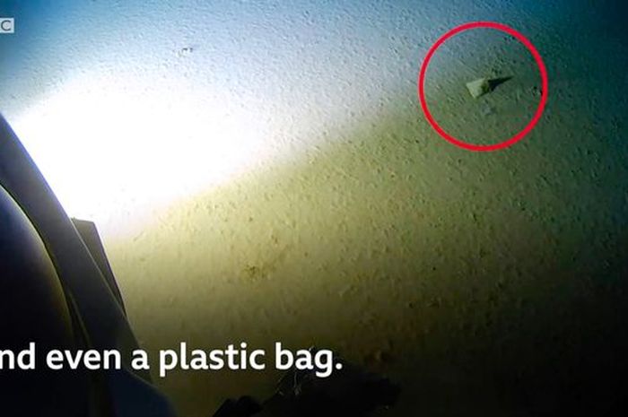 Sampah di Palung Mariana