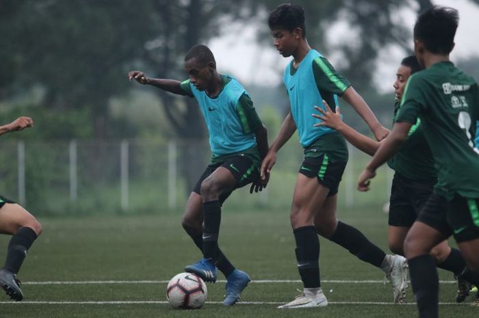 Para pemain muda mengikuti seleksi timnas U-16 Indonesia di Depok, Jawa Barat.