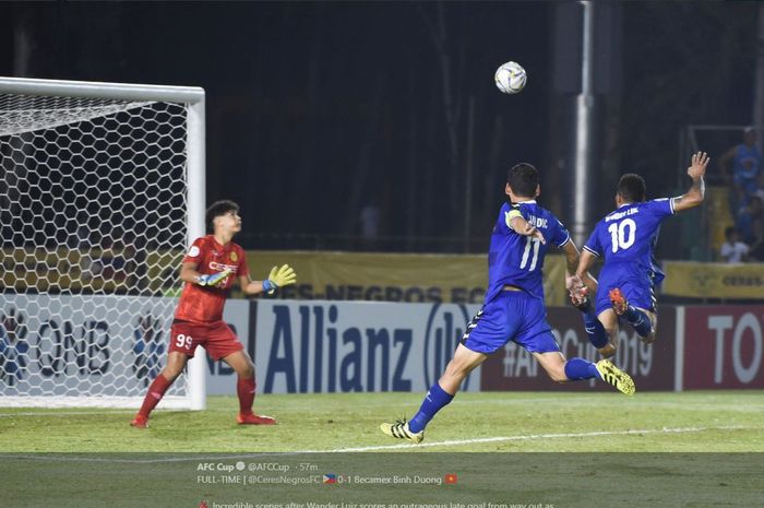 Wander Luiz mencetak gol spektakuler untuk Becamex Binh Duong ke gawang Ceres Negros dalam partai Piala AFC, 15 Mei 2019.