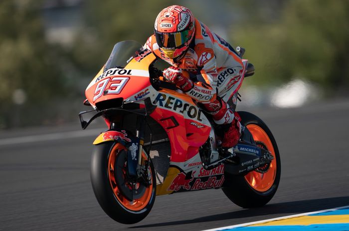 Aksi Marc Marquez (Repsol Honda) saat tampil di Sirkuit Le Mans dalam sesi latihan bebas MotoGP Prancis 2019, Jumat (18/5/2019)