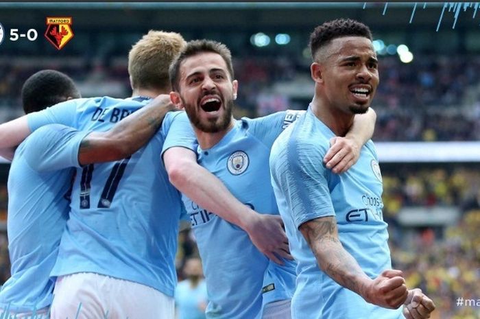 Striker Manchester City, Gabriel Jesus, melakukan selebrasi seusai menjebol gawnag Watford dalam final Piala FA di Satdion Wembley, Sabtu (18/5/2019).