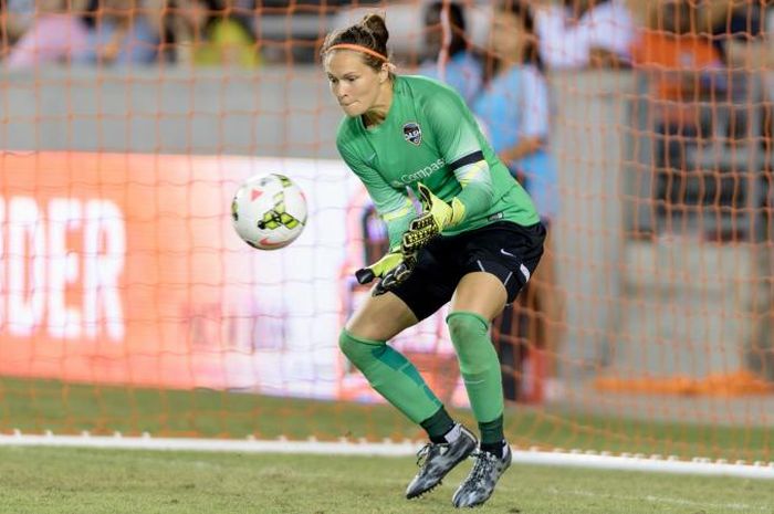 Eks kiper timnas putri Kanada, Erin Mcleod, saat masih berkostum Houston Dash.