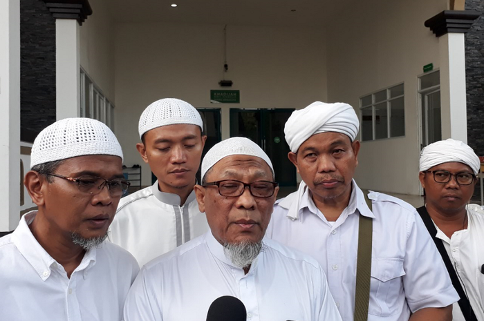 paa jemaah yang datang takziah ke Ustaz Arifin Ilham