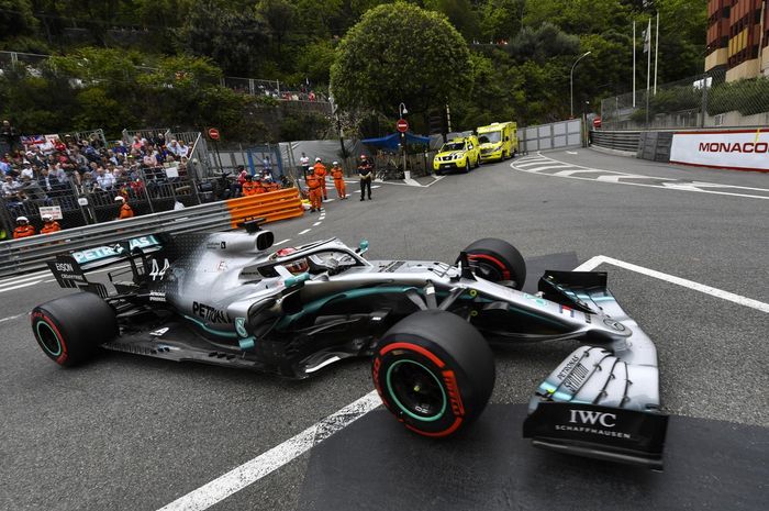 Lewis Hamilton (Mercedes) saat tampil di salah satu sesi latihan bebas F1 GP Monako 2019, Kamis (23/5/2019)