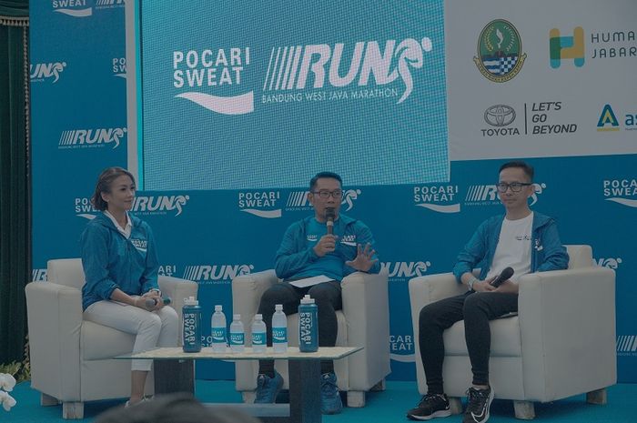 Sesi talkshow dalam acara Press Conference peresmian Pocari Sweat Run Bandung 2019.