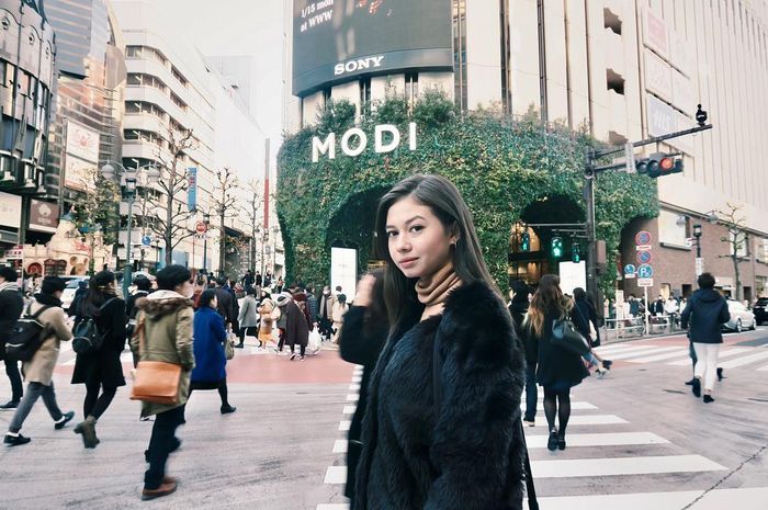 Sibuk Kerja Selama Bulan Puasa, Yuki Kato Justru Memilih Pakai Baju