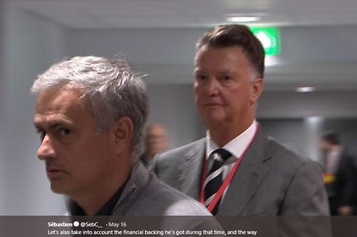 Dua mantan manajer Manchester United, Jose Mourinho dan Louis van Gaal