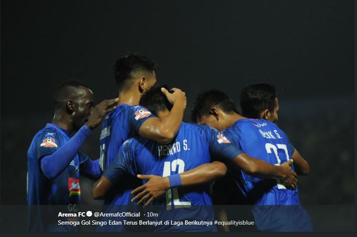 Arema FC menekuk Persela Lamongan berkat dua gol penentu Dedik Setiawan pada duel Liga 1 di Kanjuruhan, 27 Mei 2019.