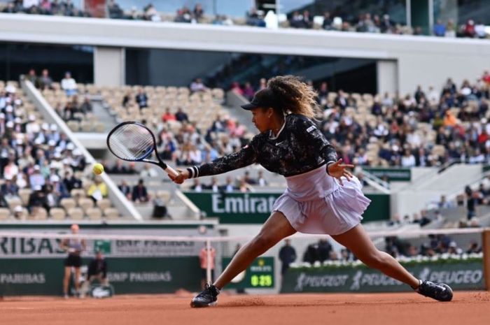 Aksi petenis asal Jepang, Naomi Osaka pada babak pertama French Open 2019, Selasa (28/5/2019)