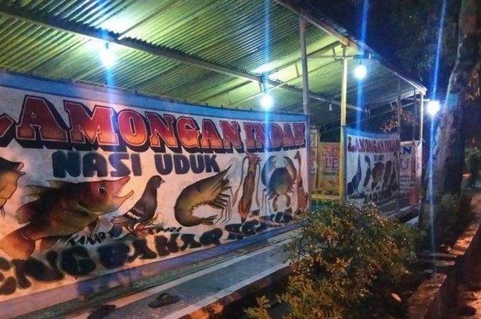 Warung lesehan Lamongan Bu Anny di Jalan Hos Cokroaminoto, Kecamatan Slawi, Kabupaten Tegal yang mendadak viral hingga dicibir warganet karena harganya yang terlalu mahal, Rabu (29/5/2019)