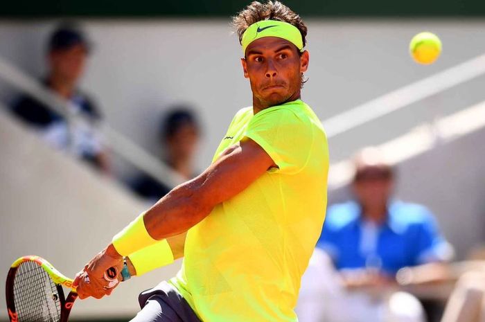 Aksi Rafael Nadal pada babak keempat French Open 2019, Minggu (2/6/2019)