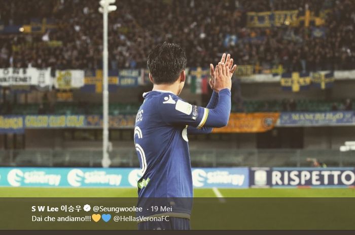 Pemain Hellas Verona asal Korea, Lee Seung-woo memberikan penghormatan kepada fan klubnya.