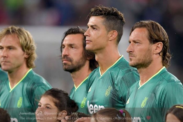 Megabintang Juventus, Cristiano Ronaldo (kedua dari kanan).