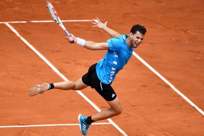 Aksi petenis asal Austria, Dominic Thiem saat berlaga pada turnamen French Open 2019