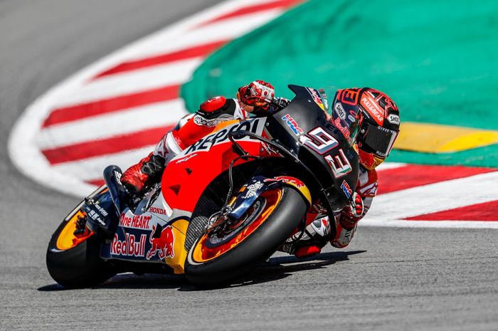 Marc Marquez saat menjajal motor Repsol Honda pada sesi tes tengah musim MotoGP 2019 di Sirkuit Catalunya, Senin (17/6/2019)