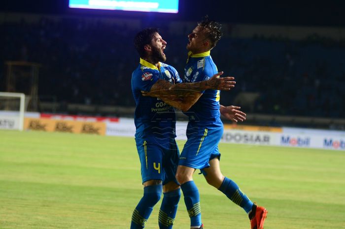Pemain Perssib Bandung, Bojan Malisic, melakukan selebrasi ketika sukses mencetak gol ke gawang Tira Persikabo dalam lanjutan Liga 1 2019.