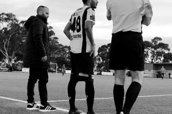Pemain Adelaide City yang eks pilar Persib dan Bali United, Marcos Flores saat akan memasuki lapangan saat timnya dijamu Adelaide United pada lanjutan NPL South Australia pada 15 Juni 2019.