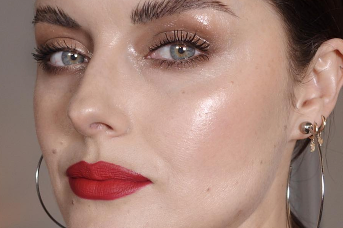 Ikuti 4 Tips Ini Biar Makeup Lebih Tahan Lama pada Kulit Berminyak