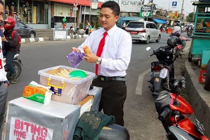 Penjual mi lidi
