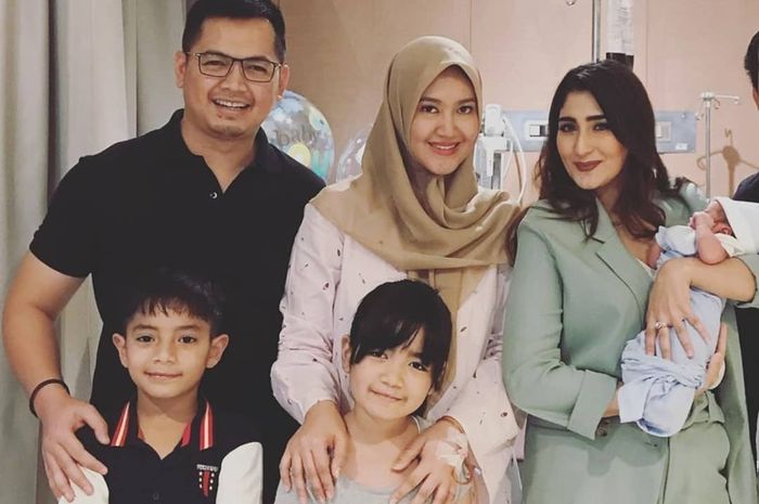 Keluarga Tommy Kurniawan dan Tania Nadira