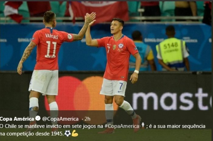 Bintang timans Chile, Alexis Sanchez, melakukan selebrasi seusai menjebol gawang Ekuador dalam lanjutan ase grup Copa America 2019, Sabtu (22/6/2019) pagi WIB.