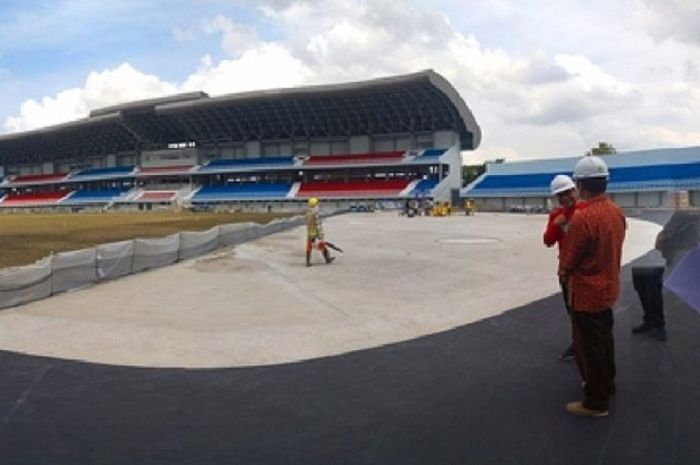 Proses renovasi Stadion Mandala Krida, markas milik PSIM Yogyakarta. 