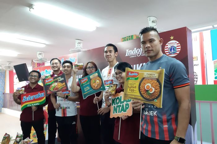 Bintang Persija, Andritany Ardhiyasa, Ryuji Utomo, dan Fitra Ridwan hadir dalam acara meet and greet Satukan Rasa di Rumah Indofood di Jakarta Fair Kemayoran, 26 Juni 2019.