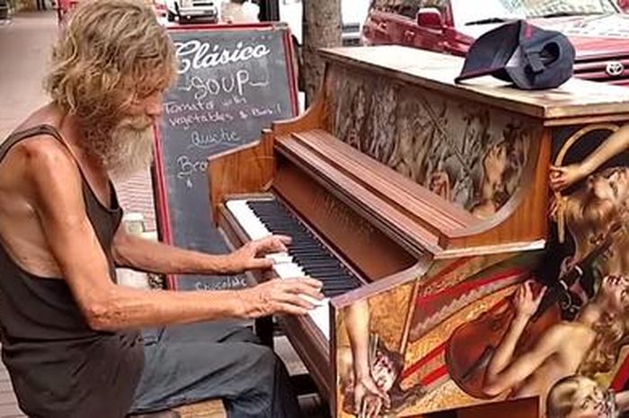 Orang Yang Ahli Bermain Piano Disebut - Berbagai Permainan