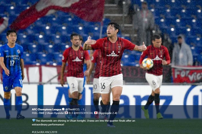 Gelandang Urawa Reds, Takuya Aoki (16) merayakan gol timnya ke gawang tuan rumah Ulsan Hyundai pada leg kedua 16 besar Liga Champions Asia 2019 di Ulsan Munsu Football Stadium, 26 Juni 2019. 