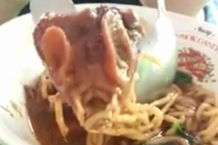 Viral Video Pemotor Makan Mie Ayam Tikus Baru Ketahuan
