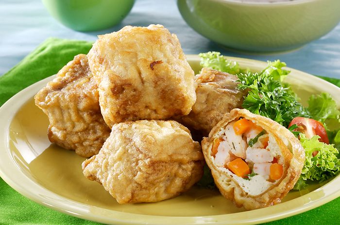 Tahu Isi Udang Goreng Sederhana (Stuffed Tofu with Shrimp) makes a perfect snack to keep energized during work-from-home.