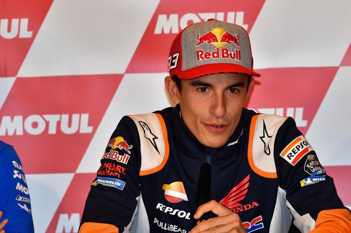 Pembalap Repsol Honda, Marc Marquez, berbicara dalam konferensi pers jelang MotoGP Belanda di Sirkuit Assen, Kamis (27/6/2019).