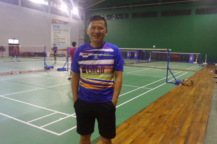 Pelatih kepala tunggal putra Indonesia, Hendry Saputra, berpose di hall pelatnas Cipayung, Jakarta, Senin (24/6/2019).