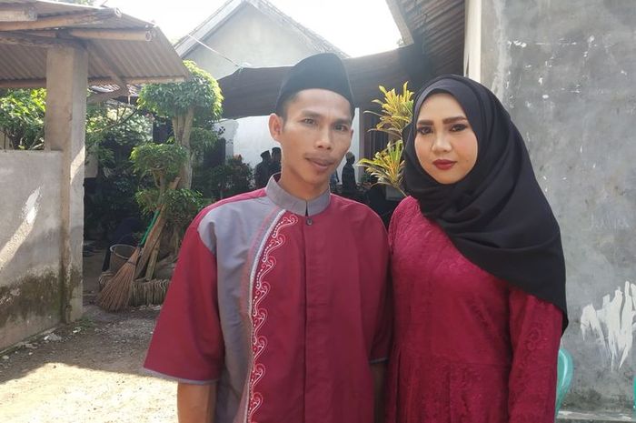 Agus Riadi yang menikahi kekasihnya Rosiana dengan memberi mahar berupa 3 butir telur ayam dan uang Rp16 ribu.