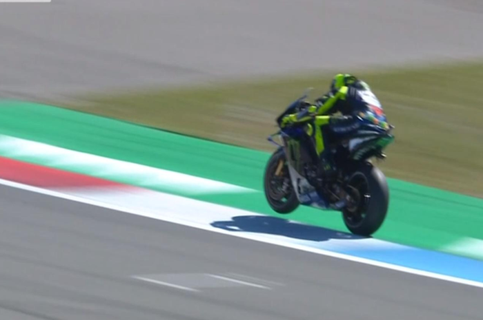 Catatan waktu Valentino Rossi di FP3 MotoGP Belanda dianulir setelah ia melintasi green paint di area yang dulu dikenal sebagai Geert Timmer chicane.