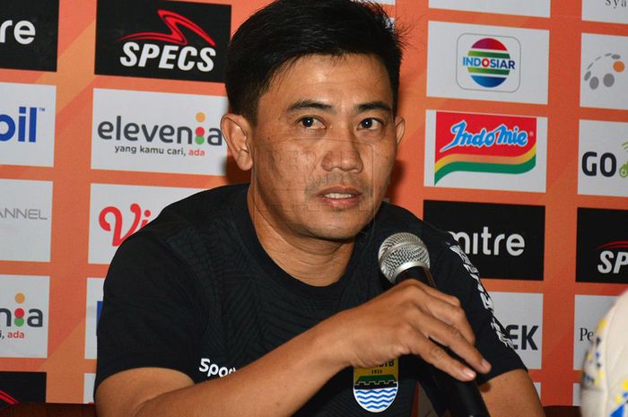 Pelatih caretaker Persib Bandung, Yaya Sunarya.