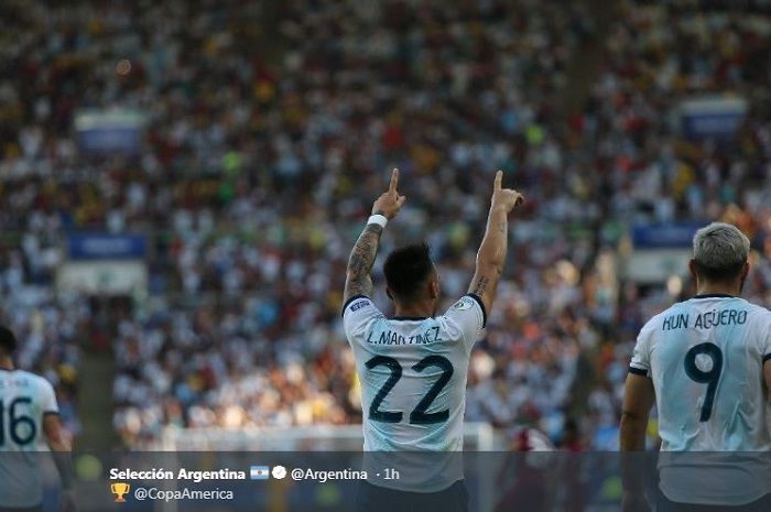 Penyerang Argentina, Lautaro Martinez, merayakan gol yang dicetak ke gawang timnas Venezuela dalam laga perempat final Copa America di Stadion Jornalista Mario Filho, 28 Juni 2019.