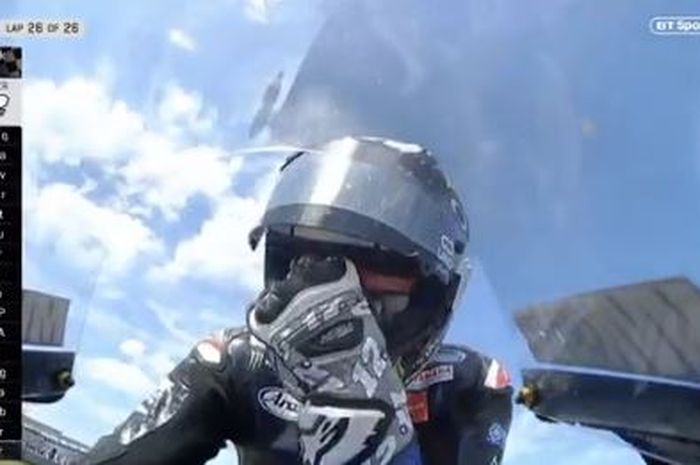 Ekspresi Maverick Vinales setelah memenangi MotoGP Belanda 2019, Minggu (30/6/2019).