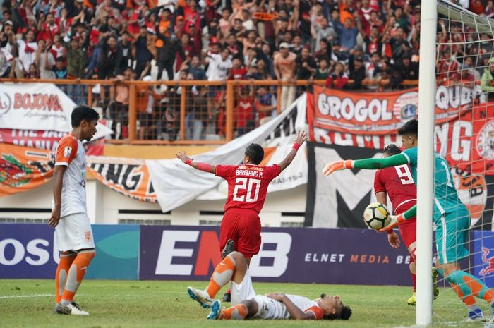 Bambang Pamungkas berselebrasi mencetak gol kemenangan Persija Jakarta ke gawang Borneo FC di Stadion Wibawa Mukti, Kabupaten Bekasi, Sabtu (29/6/2019).