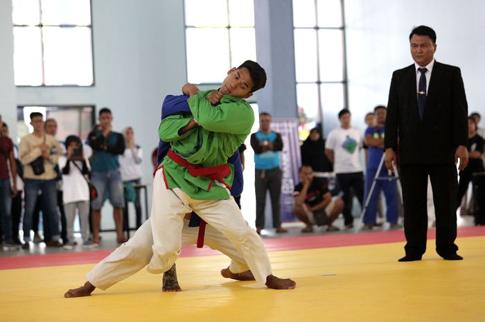 Atlet kurash Indonesia, I Komang Ardiarta, tampil pada Kejuaraan Nasional Kurash di edung Bima Sakti, Pondok Gede, Jakarta, Minggu (30/6/2019).