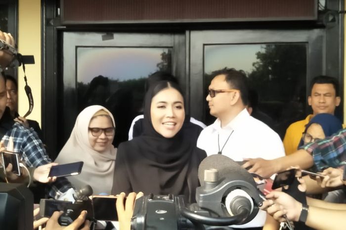 Denada saat ditemui Grid.ID di Polres Metro Jakarta Barat, Senin (1/7/2018). (Menda Clara Florencia/Grid.ID)